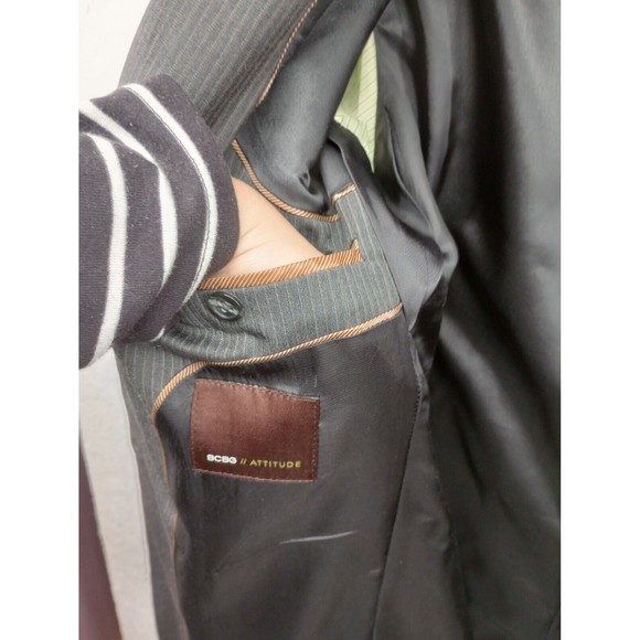 BCBG Attitude Men's Suit Coat Size 40 R 100% Wool Dark‎ Gray Pin-Stripes EUC - Picture 4 of 16